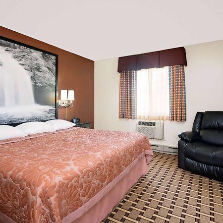 ซูเปอร์ 8 บาย วินด์แฮม แอชแลนด์ Hotel ภายนอก รูปภาพ