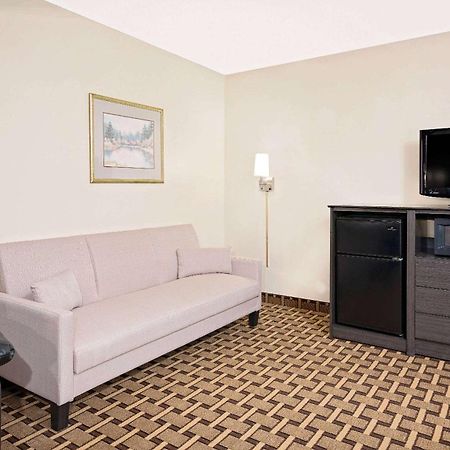 ซูเปอร์ 8 บาย วินด์แฮม แอชแลนด์ Hotel ภายนอก รูปภาพ