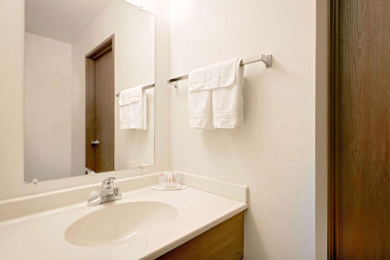 ซูเปอร์ 8 บาย วินด์แฮม แอชแลนด์ Hotel ภายนอก รูปภาพ