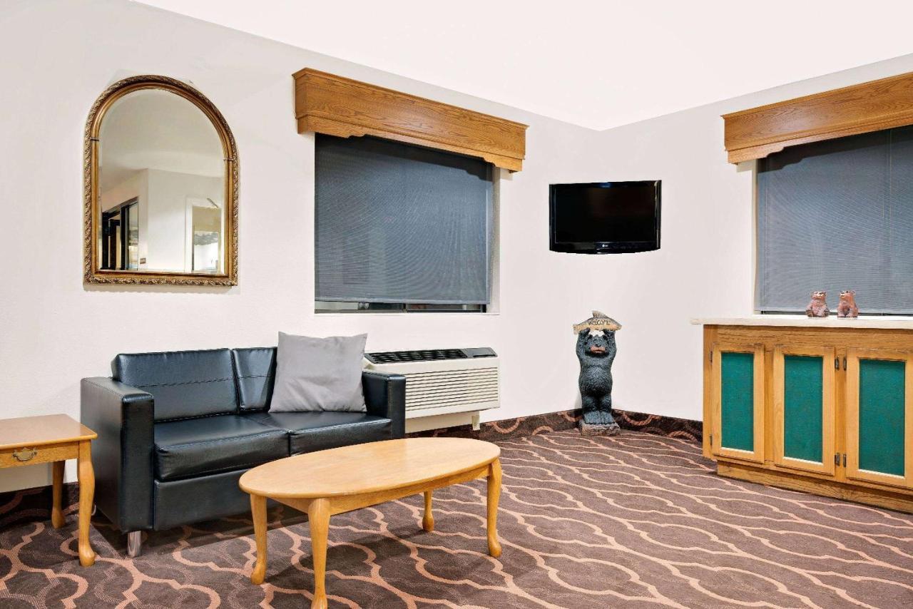 ซูเปอร์ 8 บาย วินด์แฮม แอชแลนด์ Hotel ภายนอก รูปภาพ