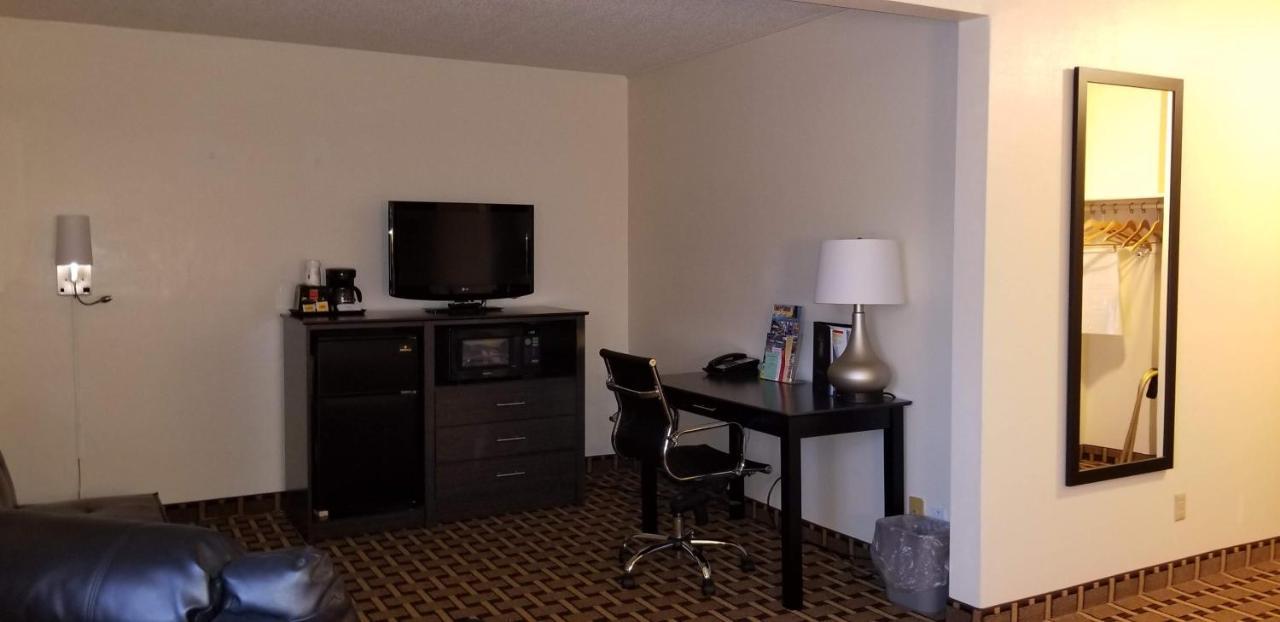 ซูเปอร์ 8 บาย วินด์แฮม แอชแลนด์ Hotel ภายนอก รูปภาพ